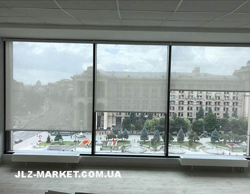Рулонна штора Скрін в офісі Рулонна штора Скрін в офісі